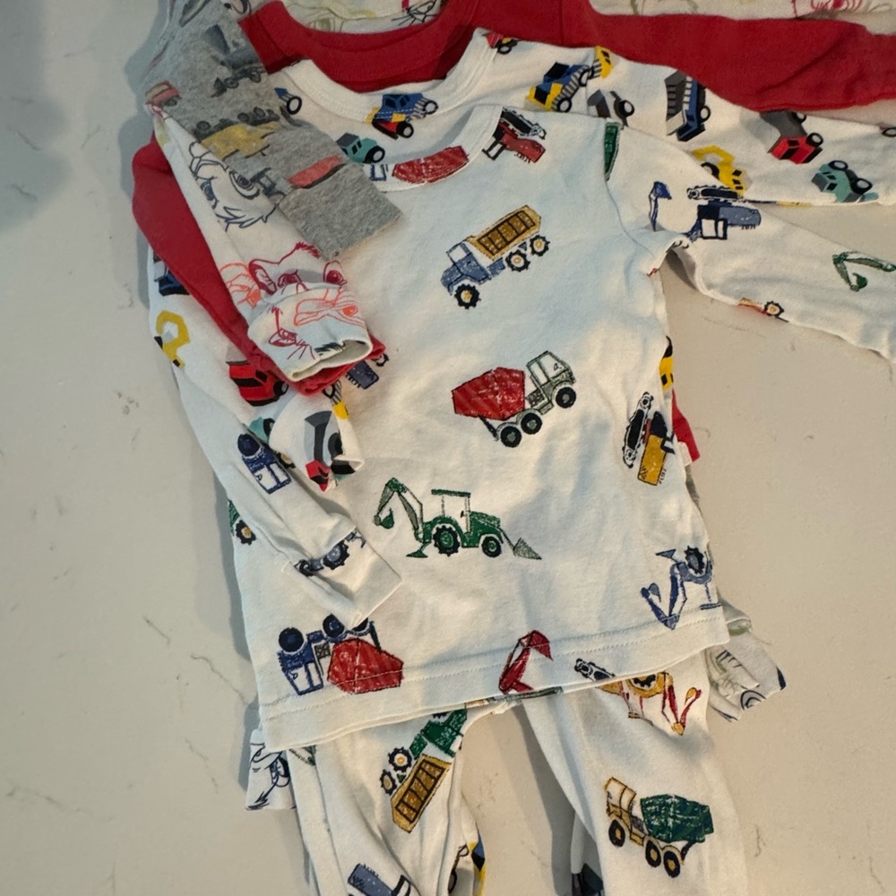Gap organic pajamas 5 pair bundle